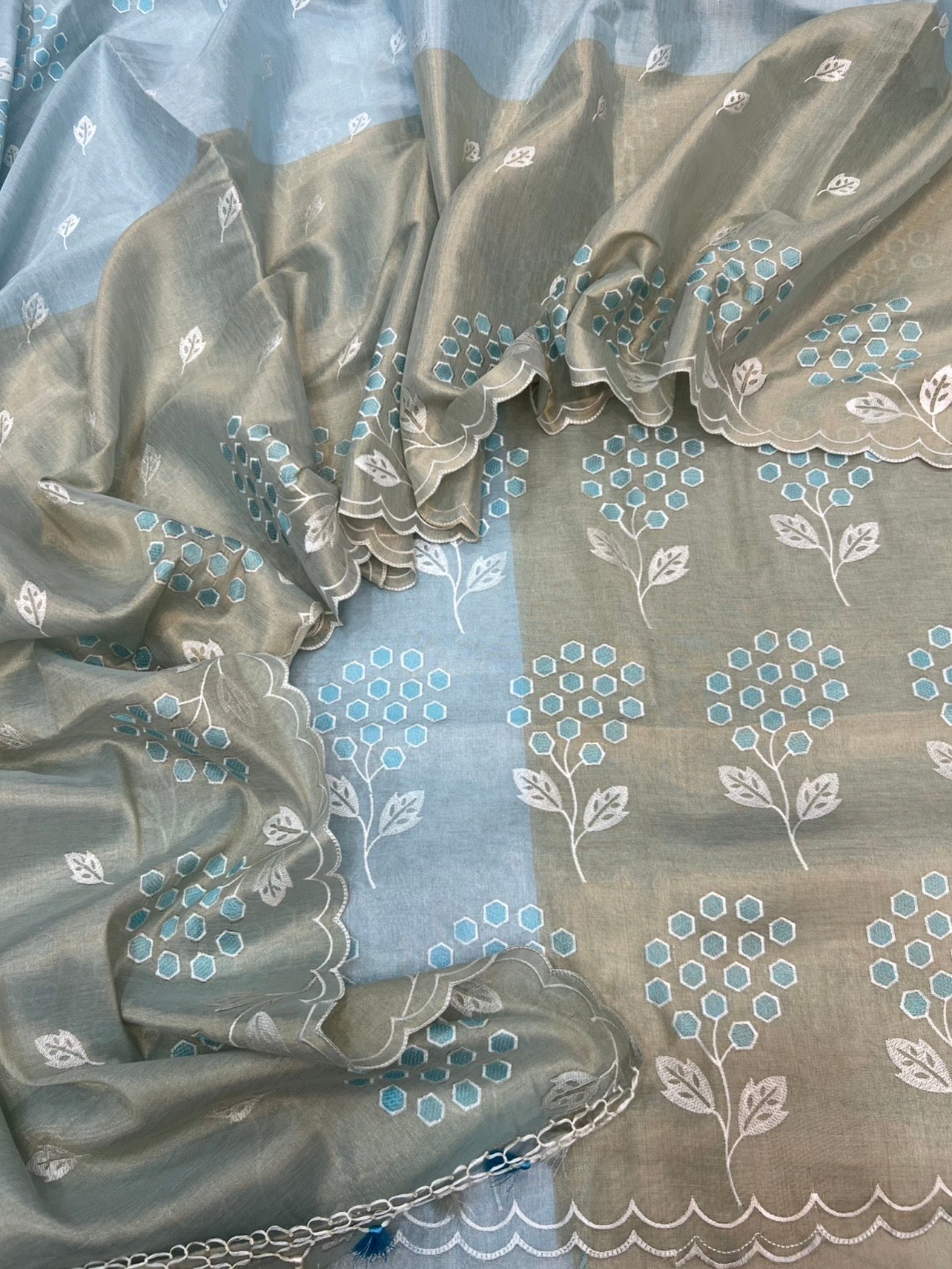 Pure tissue 2D patta contrast embroidered scalloping border unstiched suits sets