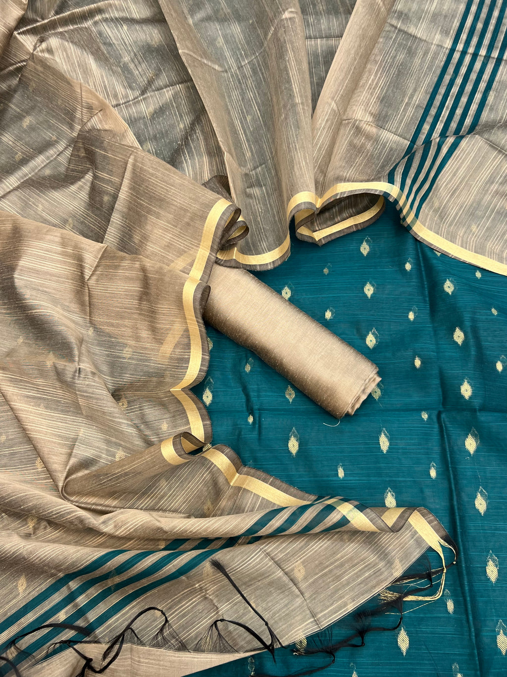 Banarasi cotton slub zari jackard weaved unstiched suits