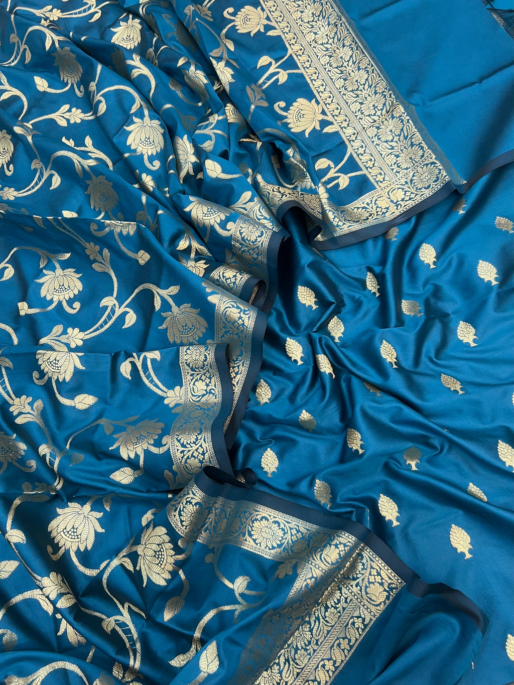 Banarasi katan silk zari jackard weaved unstiched suits sets