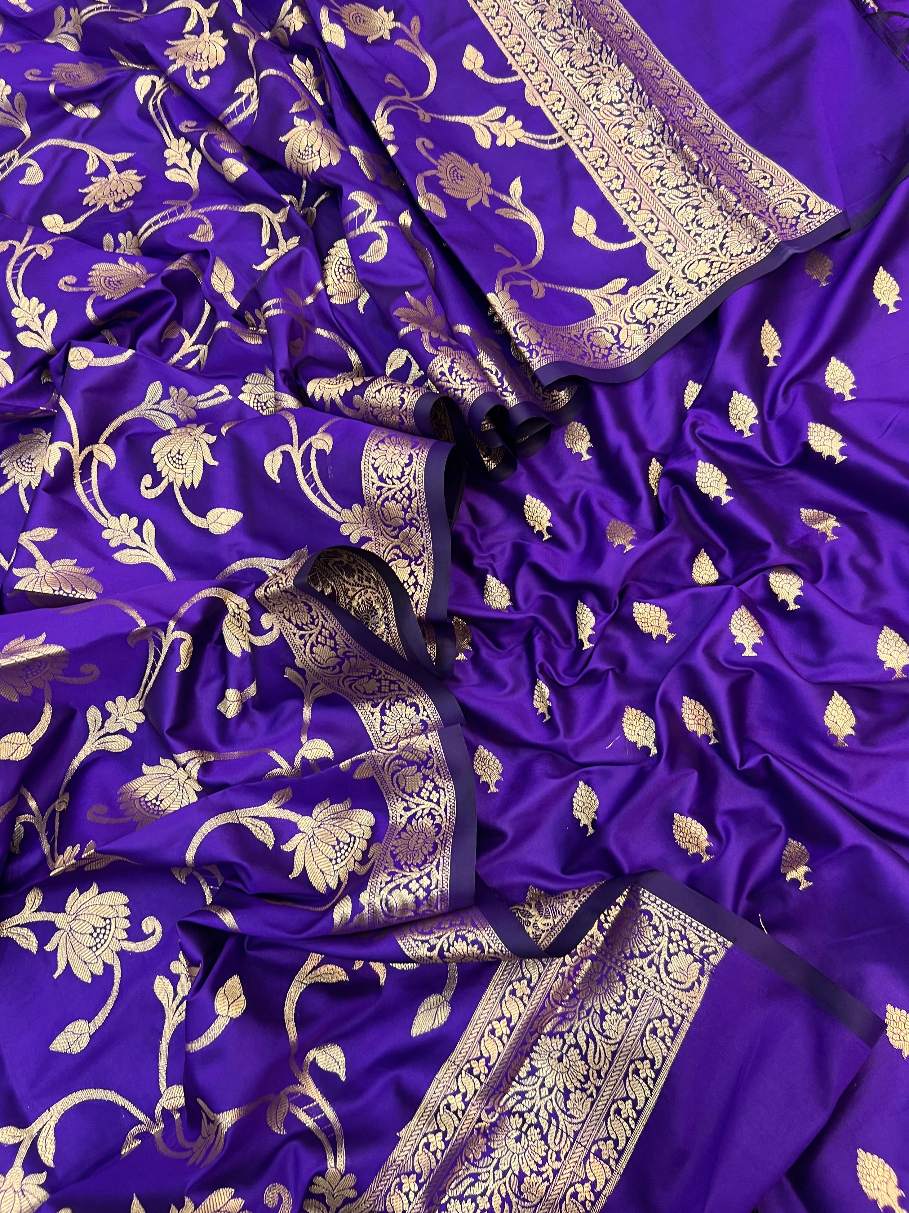 Banarasi katan silk zari jackard weaved unstiched suits sets