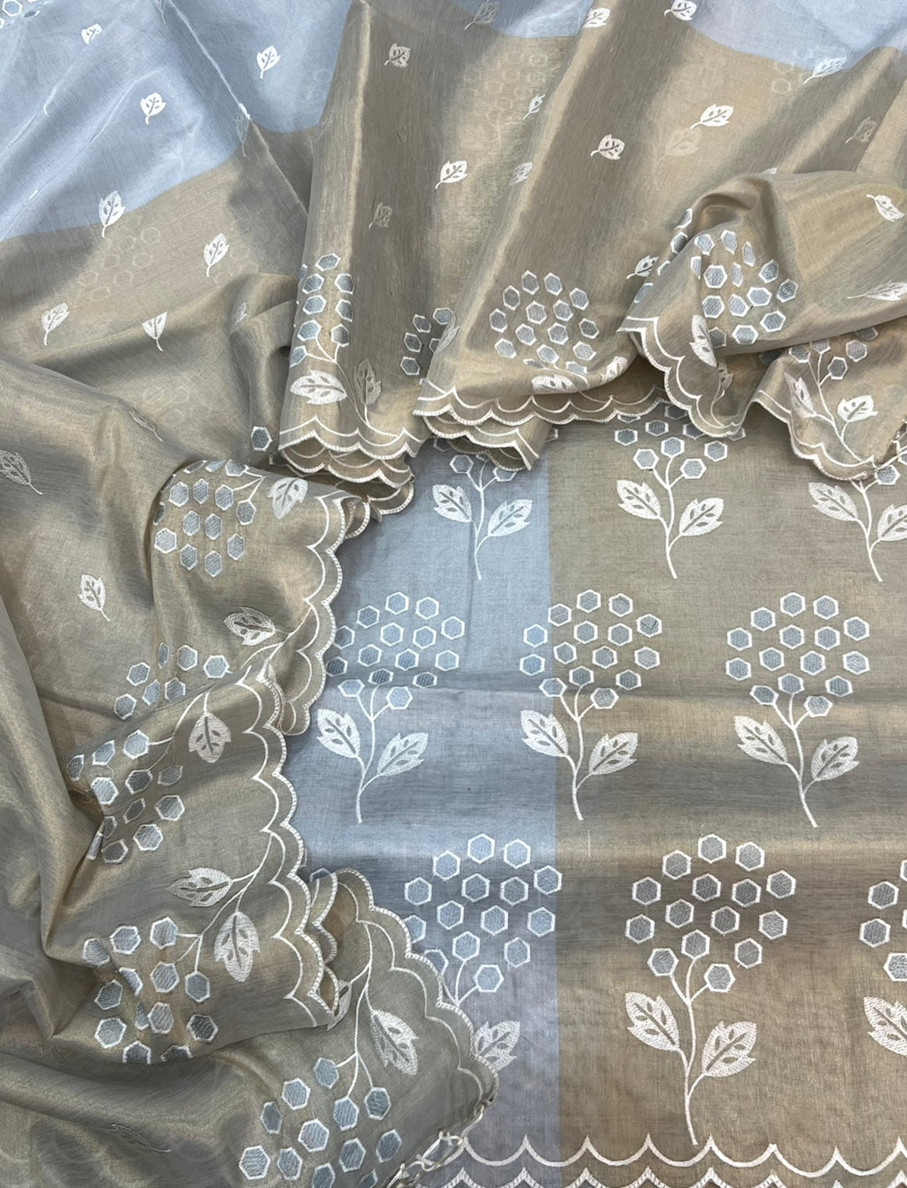 Pure tissue 2D patta contrast embroidered scalloping border unstiched suits sets