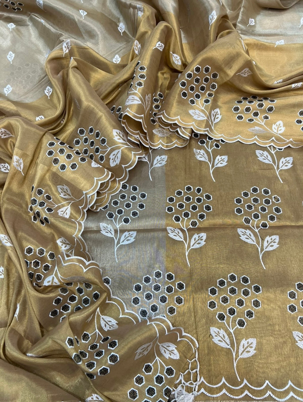 Pure tissue 2D dual shade contrast embroidered unstiched suits