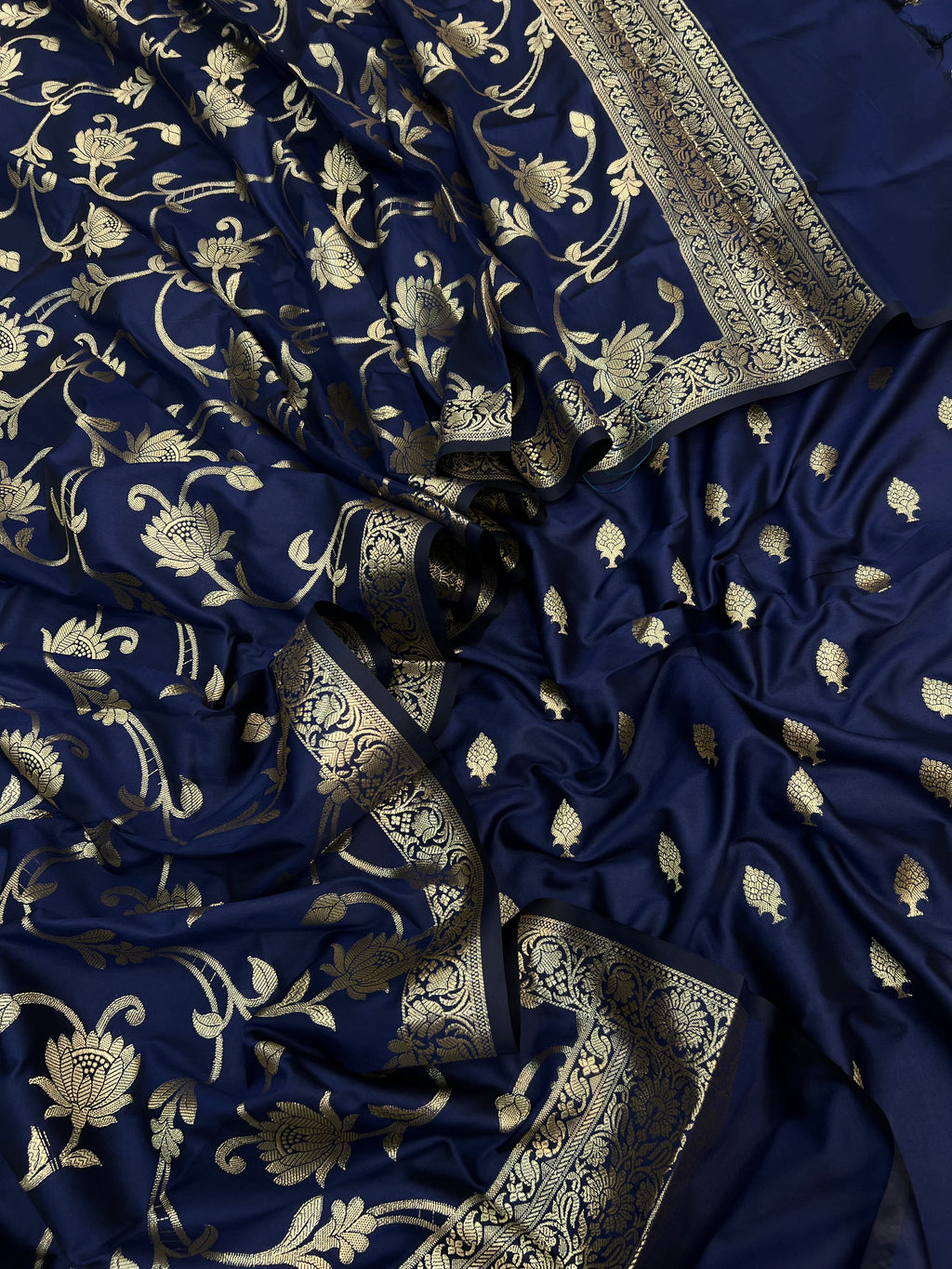 Banarasi katan silk zari jackard weaved unstiched suits sets