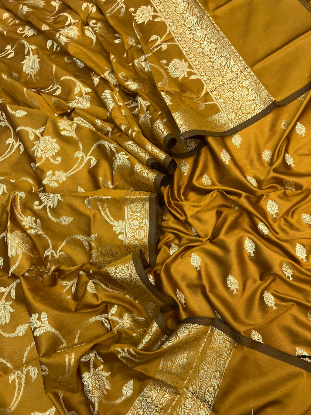 Banarasi katan silk zari jackard weaved unstiched suits sets