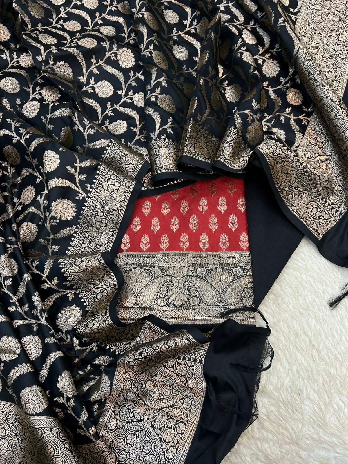 Banarasi Silk Zari Jackard Weaving With Contrast Border