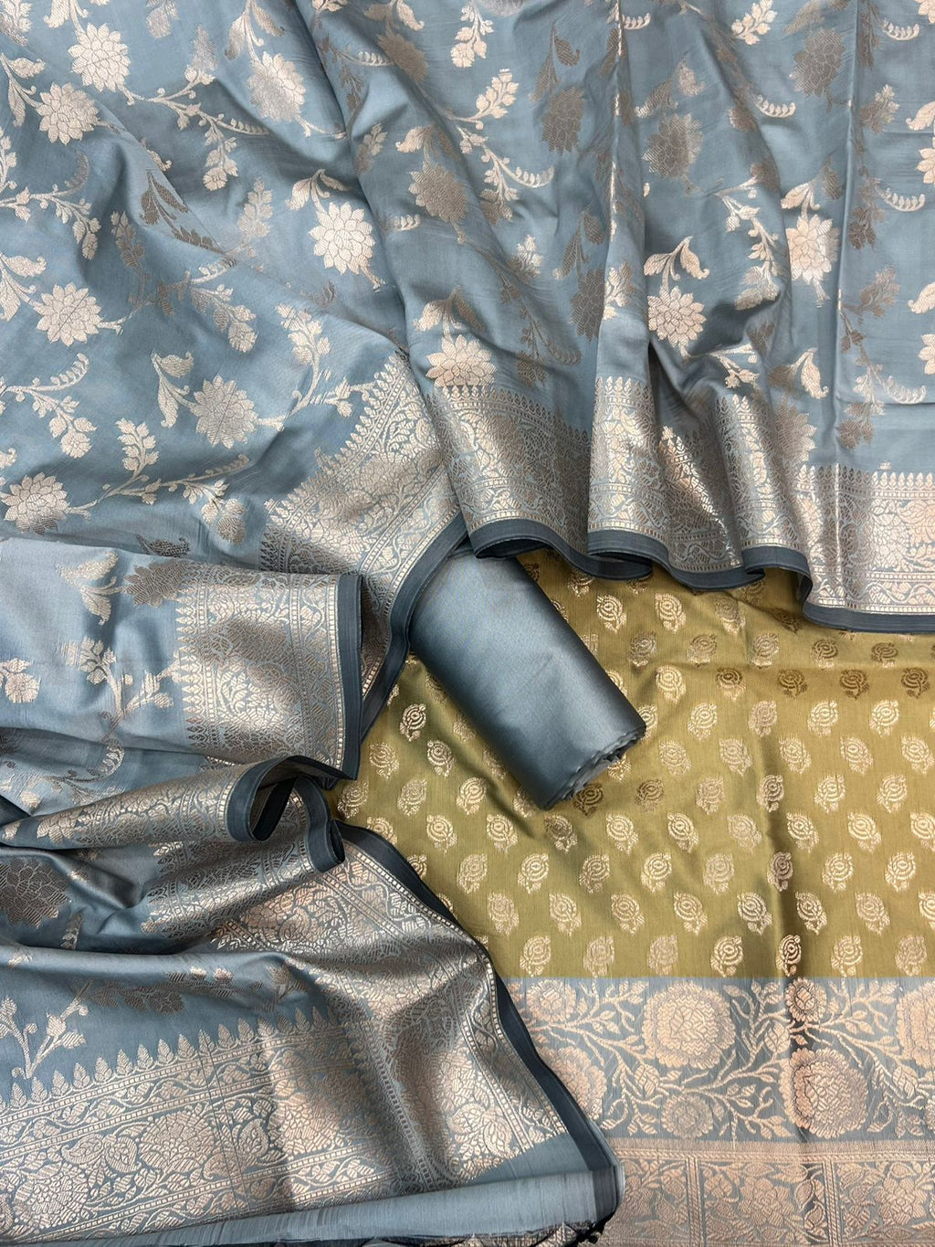 Banarasi Silk Zari Jackard Weaving With Contrast Border