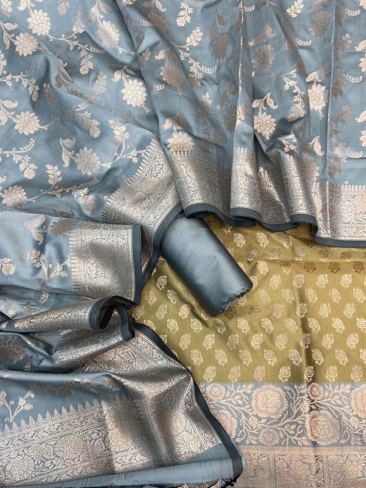 Banarasi Silk Zari Jackard Weaving With Contrast Border