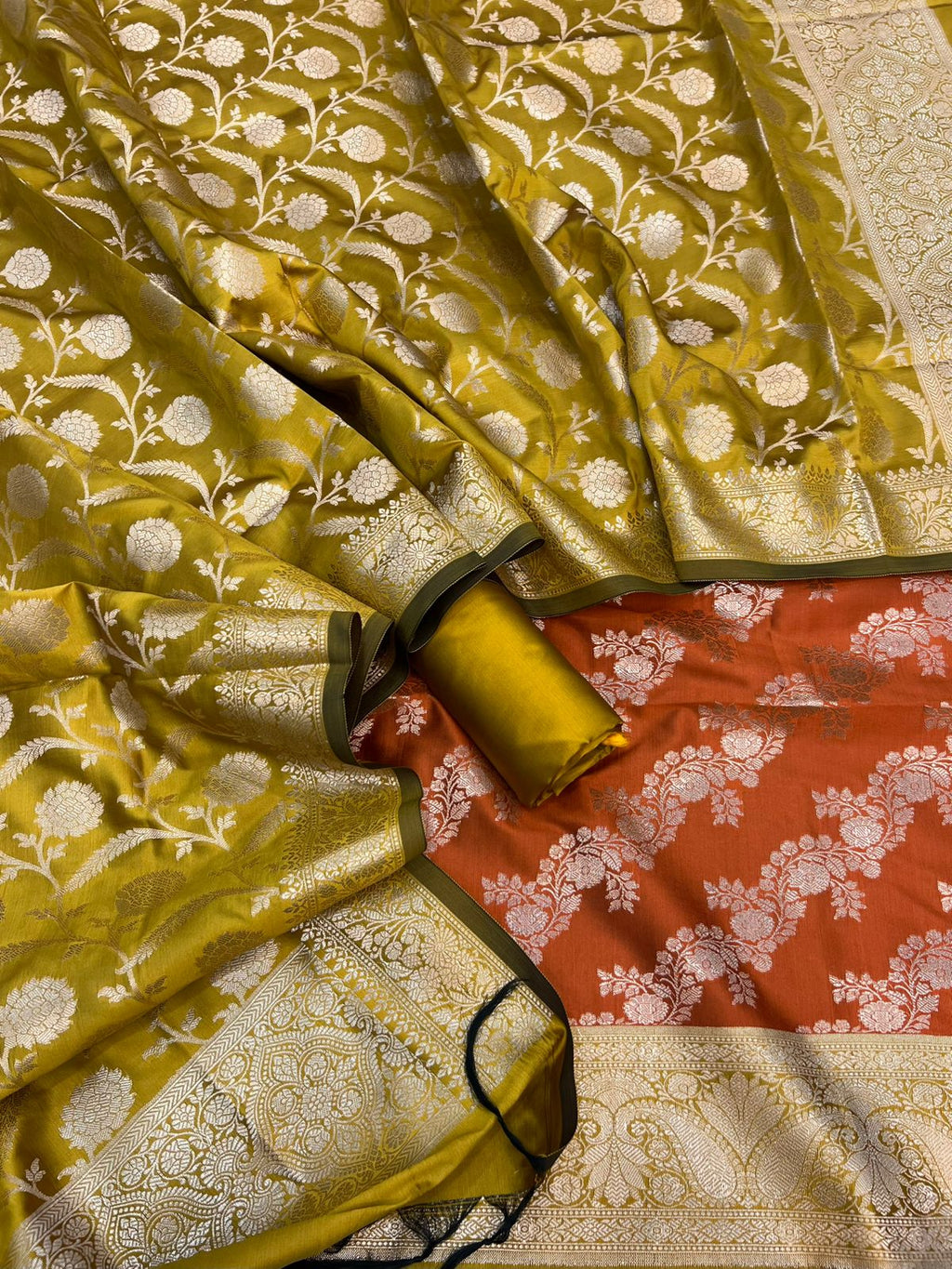 Banarasi Silk Zari Jackard Weaving With Contrast Border