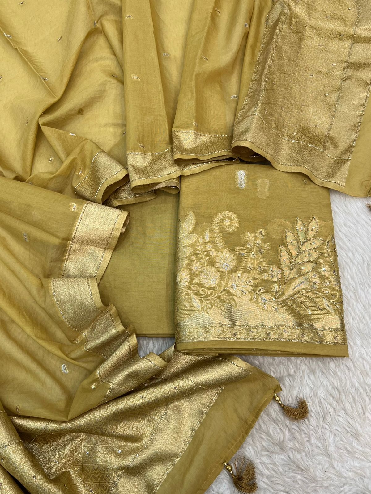 Pure Mal Chanderi Zari  Mukesh Katdana Work Suits