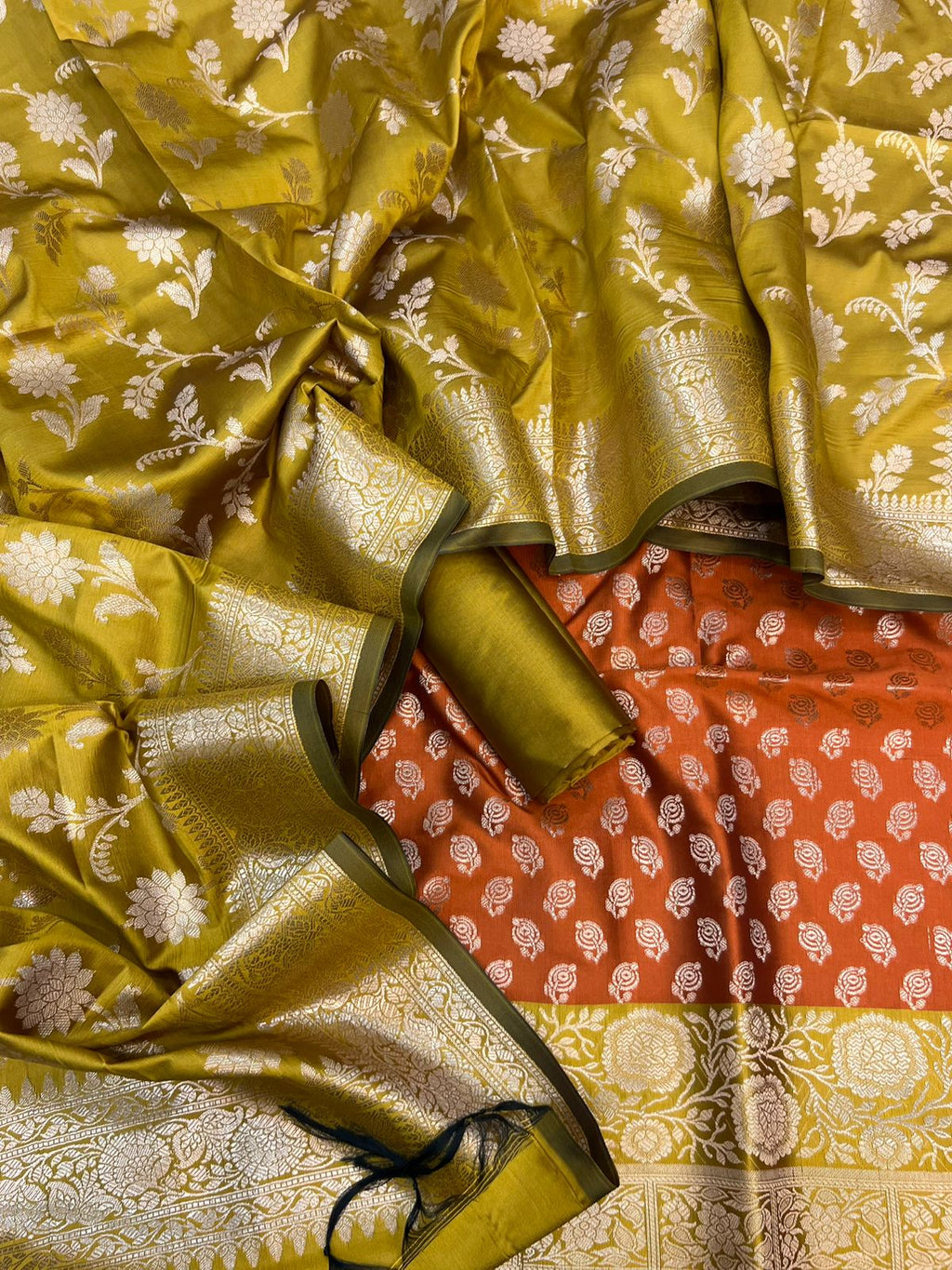 Banarasi Silk Zari Jackard Weaving With Contrast Border