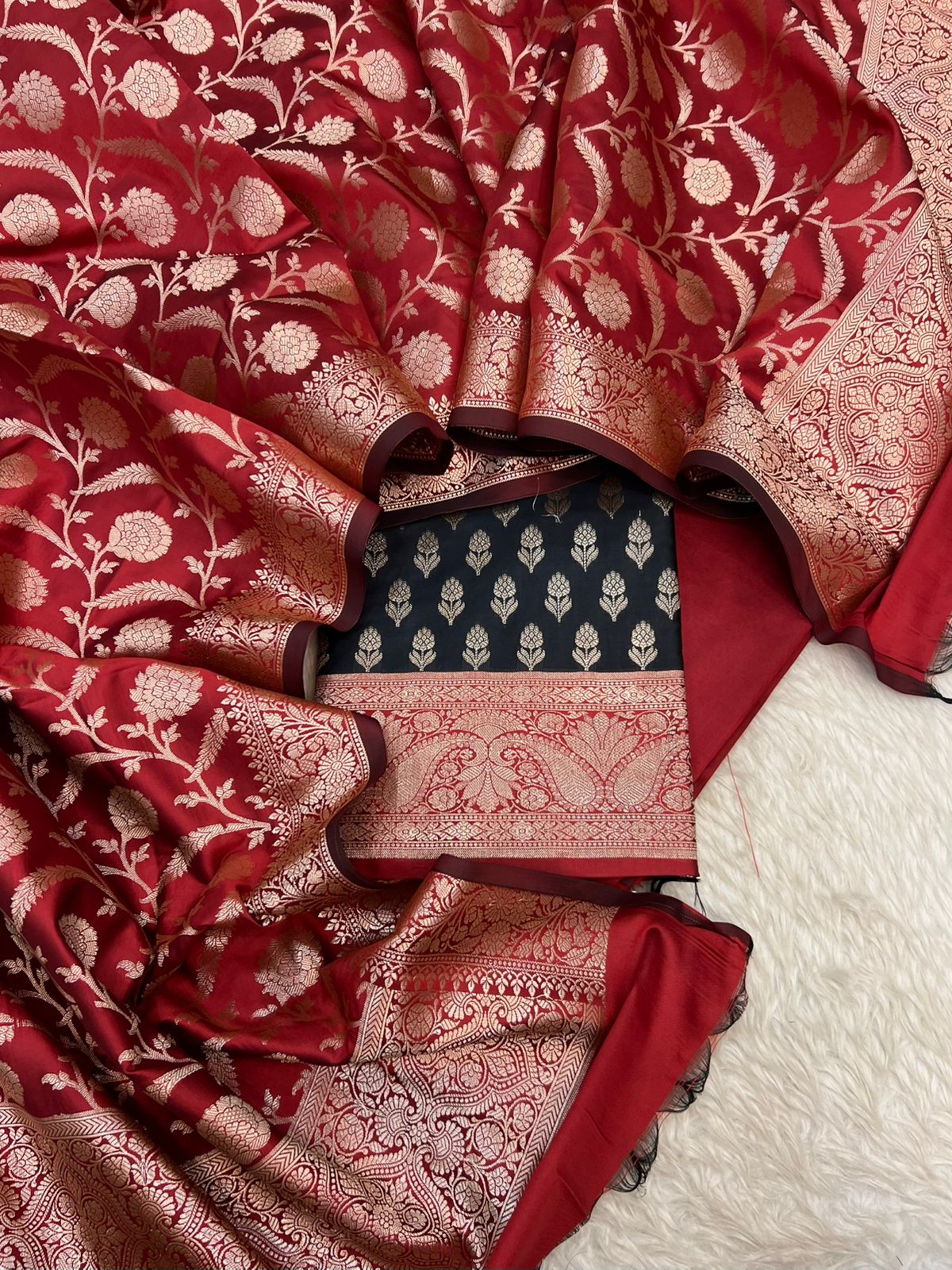 Banarasi Silk Zari Jackard Weaving With Contrast Border