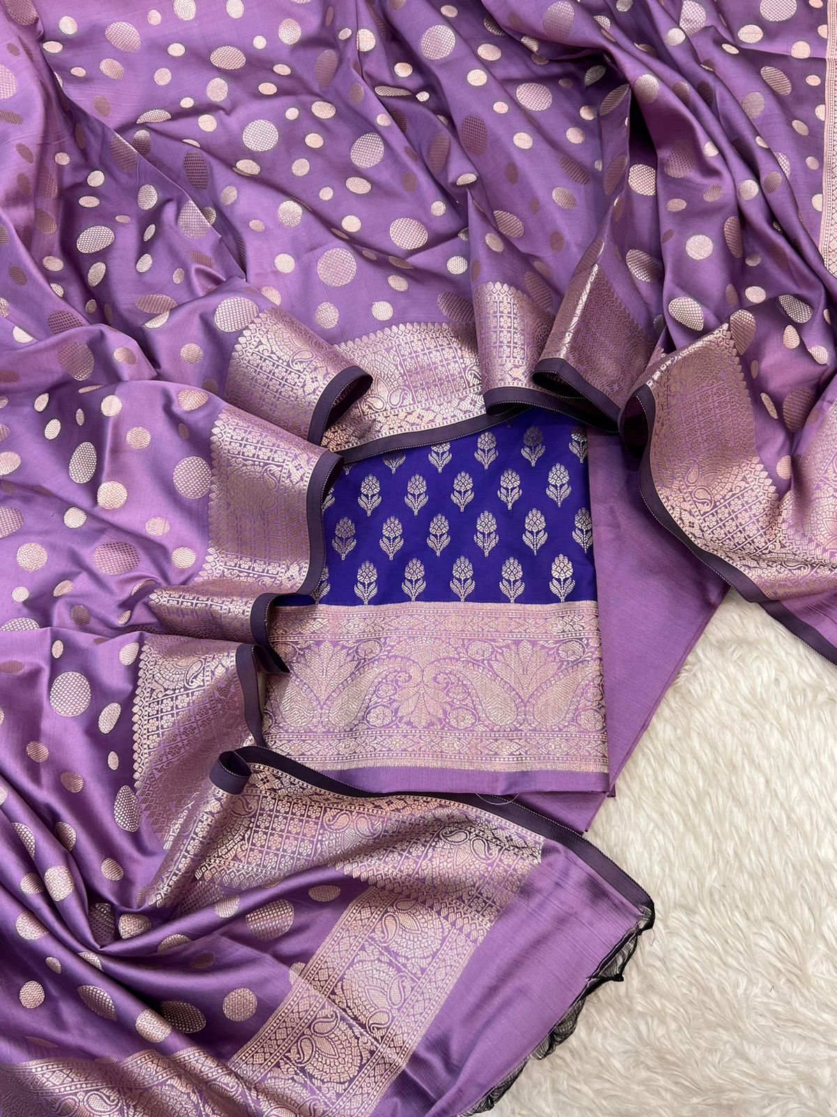 Banarasi Silk Zari Jackard Weaving With Contrast Border
