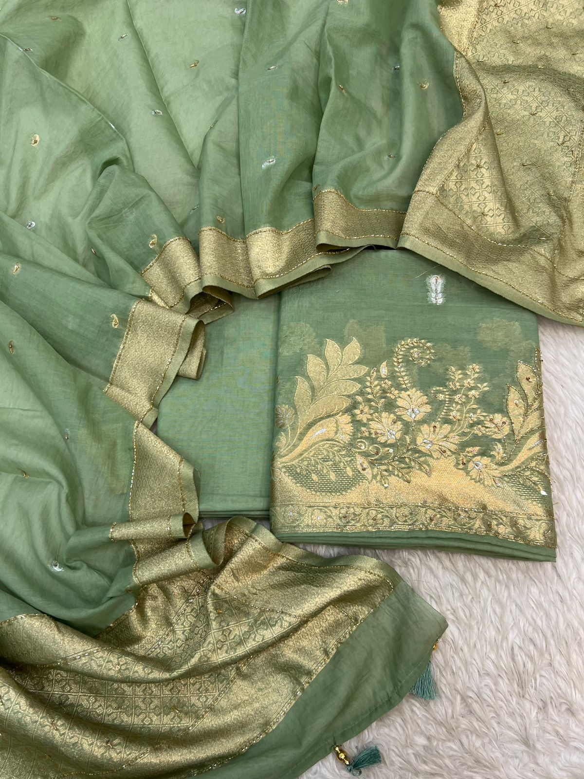 Pure Mal Chanderi Zari  Mukesh Katdana Work Suits