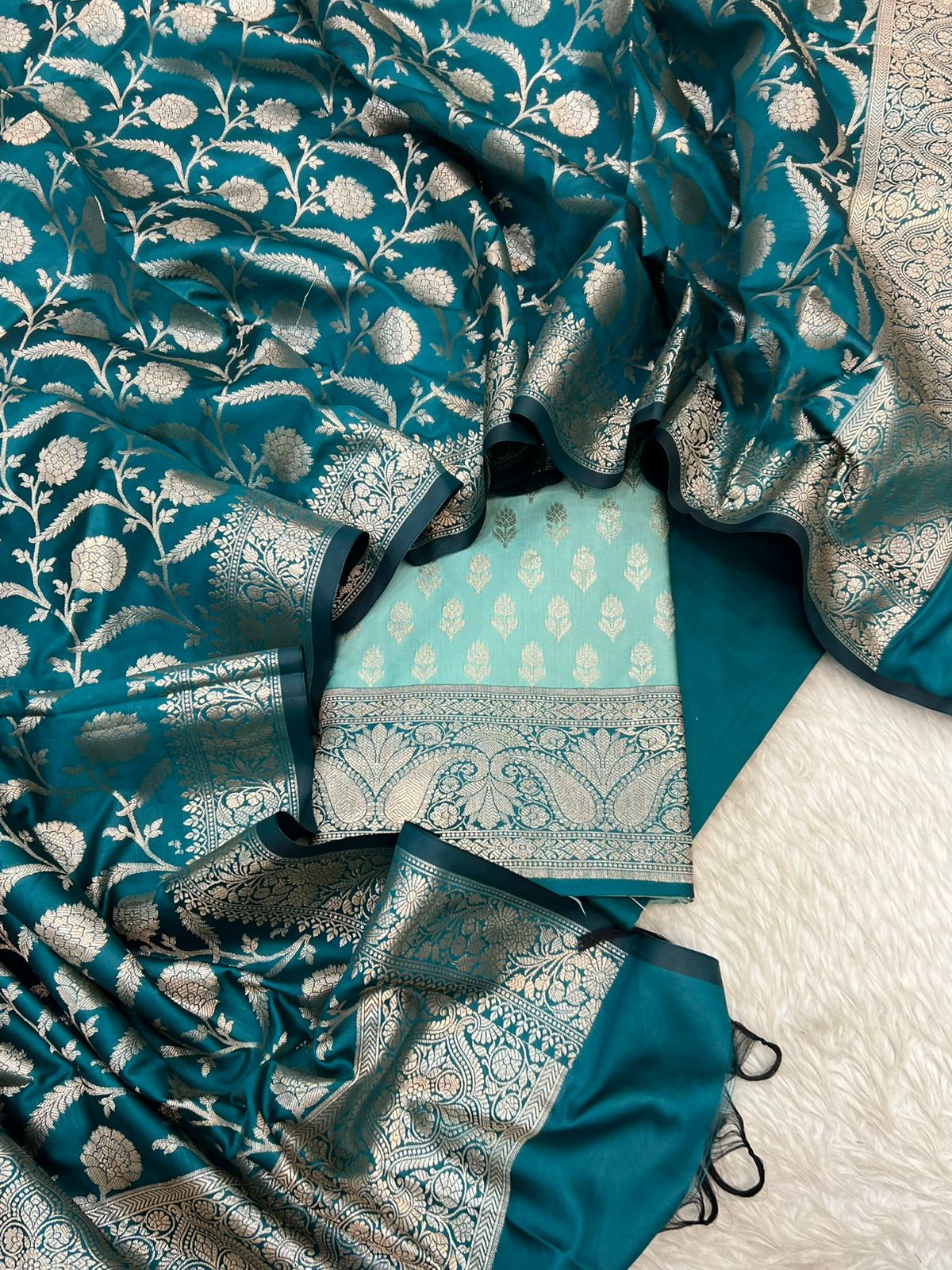 Banarasi Silk Zari Jackard Weaving With Contrast Border